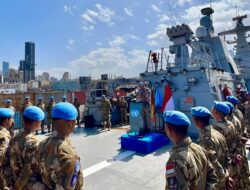 Prajurit KRI SIM-367 Terima Kembali Jam Komandan MTF Commander UNIFIL