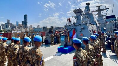 Prajurit KRI SIM-367 Terima Kembali Jam Komandan MTF Commander UNIFIL