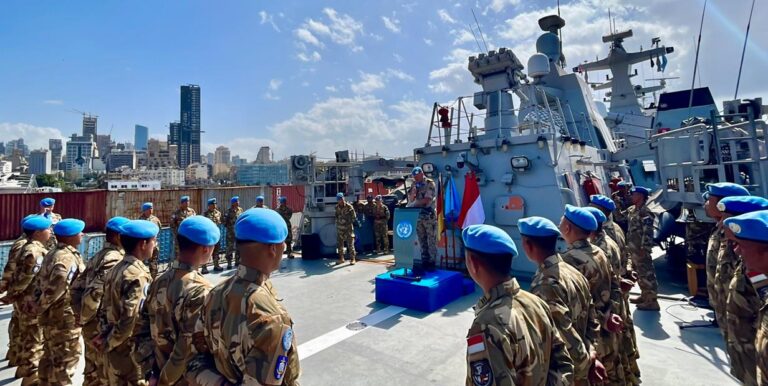 Prajurit KRI SIM-367 Terima Kembali Jam Komandan MTF Commander UNIFIL