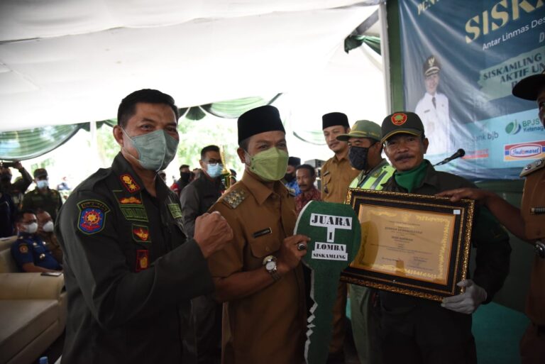 Bupati Apresiasi Siskamling Bedas Masyarakat Aktif Bentuk Bela Negara