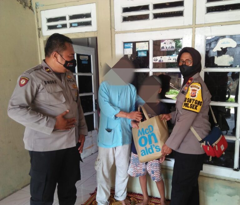 Kapolsek Kemang Berikan Santunan Kepada Anak Korban Penculikan