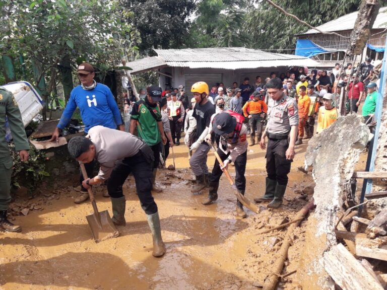 Korban Bencana Longsor di Cijeruk Bogor Berhasil di Temukan