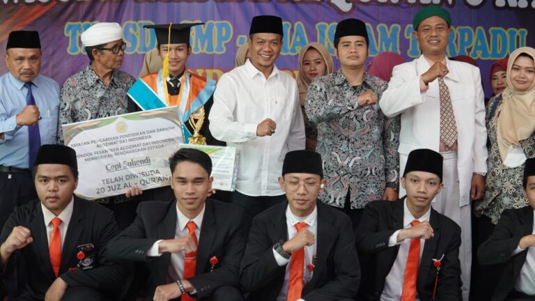 Bupati Bandung Akan Berikan Beasiswa Masuk ke Universitas Untuk Tiga Siswa Berprestasi Tahfidz Al-Qur’an