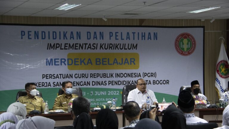 Atang : “Tidak Ada Mantan Guru, Guru Mesti Terus Menginspirasi”