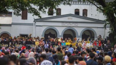 Tumpah Ruah Warga Saksikan Helaran HJB ke-540