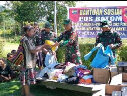 Bantu Kesulitan Warga Perbatasan Papua, Satgas Pamtas Bagikan Pakaian Layak Pakai