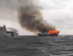 Kapal Kargo Barang dari Singapura Terbakar di Perairan Karimun Satu ABK Tewas