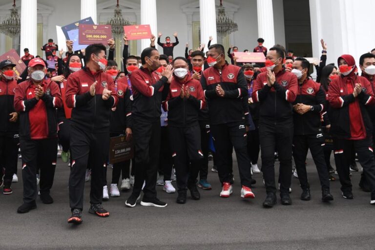 Presiden Bagikan Bonus Bagi Atlet Peraih Medali SEA Games Ke-31 Vietnam