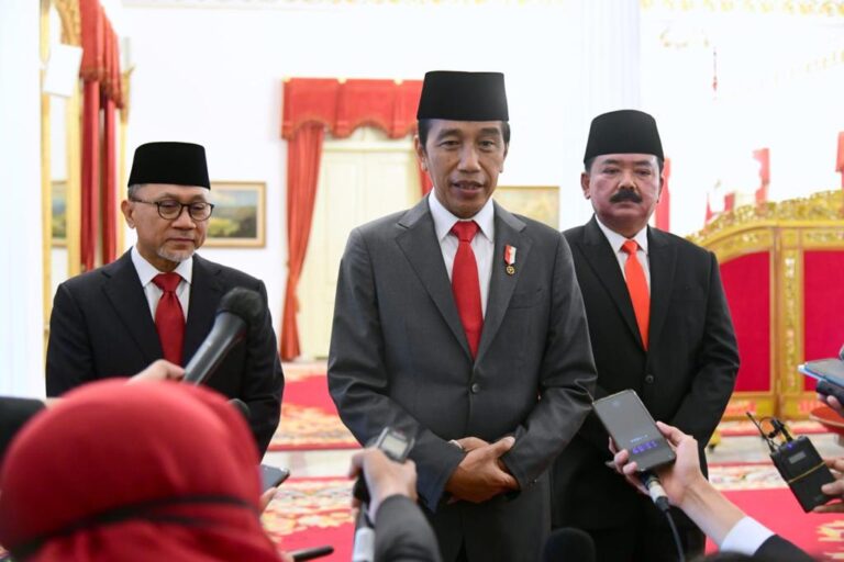 Angkat Menteri Baru, Presiden: Kita Lihat Pengalaman dan Rekam Jejak
