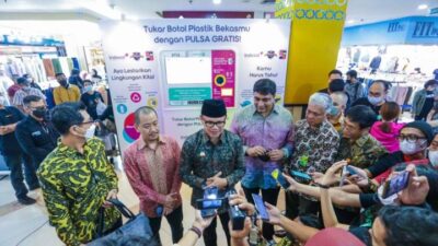 Indosat Tempatkan Mesin Penukaran Sampah Plastik Jadi Pulsa di Mall BTM