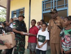 Satgas Datangi Kampung Pund Distrik Waris Papua Bagikan Sembako dan Bingkisan