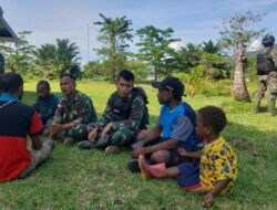 Komsos Duduk Santai Bersama Masyarakat Perbatasan Papua