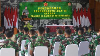 Letjen TNI  I Nyoman Cantiasa Beri Pengarahan Kepada Para Perwira TNI di Merauke