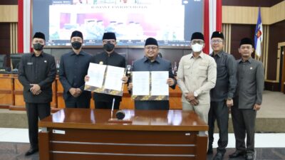 Tok! Tetapkan Pansus Raperda Perlindungan Masyarakat dari Dampak Pinjol, Rentenir, dan Bank Keliling