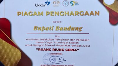 Penghargaan Inovasi Percepatan Penurunan Stunting Tingkat Jabar Diraih Bupati Bandung