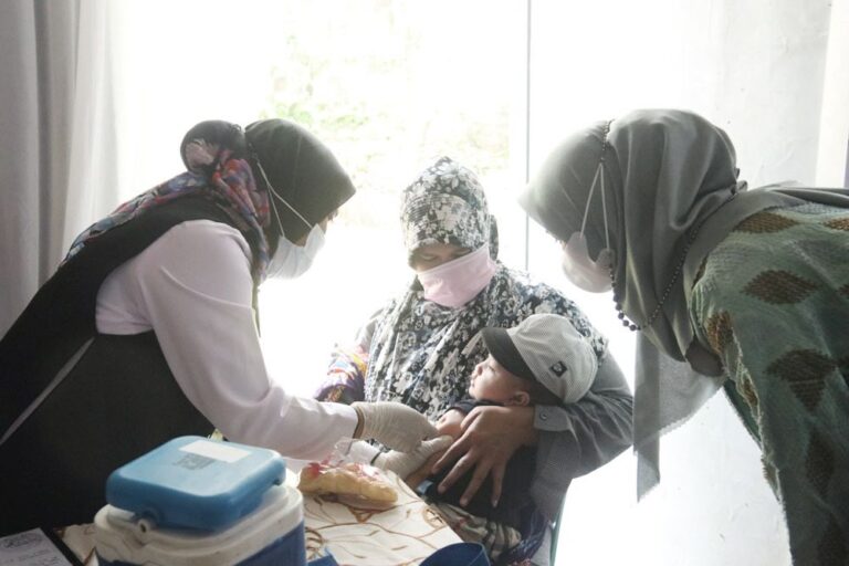 Ayo, Lengkapi Imunisasi Anak