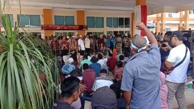 Ratusan Warga dan Mahasiswa Serbu Kantor Bupati Pasbar, Tuntut Tambang Emas Hulu Batang Batahan