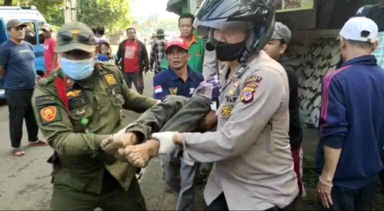 Seorang Pemulung Ditemukan Tak Bernyawa di Pinggir Jalan Ciawi Bogor