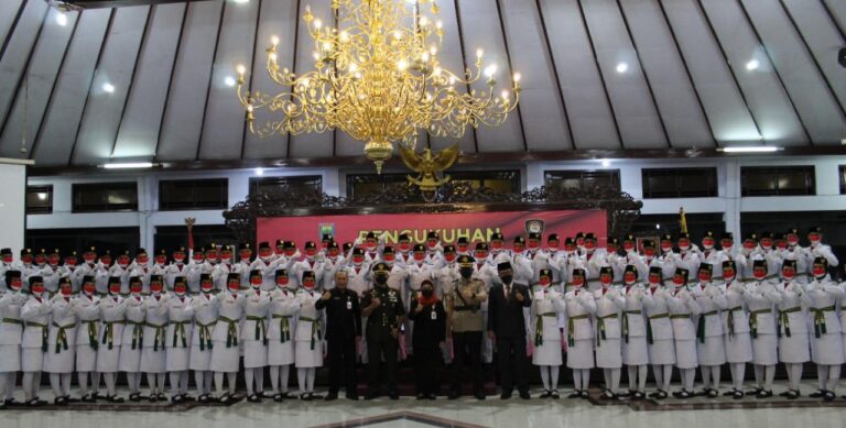 Dandim Saksikan Prosesi Pengukuhan 75 Anggota Paskibra Tahun 2022