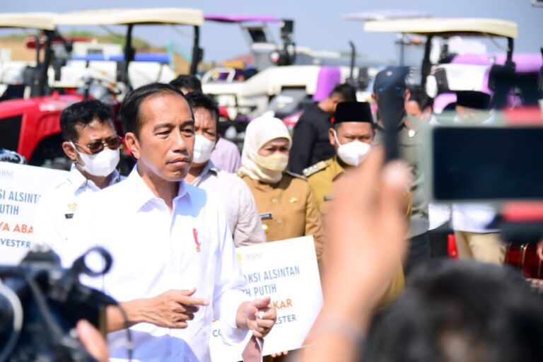 Jokowi Luncurkan Lumbung Pangan Berbasis Mangga dan Taksi Alsintan di Kabupaten Gresik