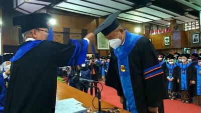 Dr.(C) Ir. Heri Sismoro, S.T., M.T., Raih Lulusan Wisudawan Terbaik Program Profesi Insinyur di UNISBA