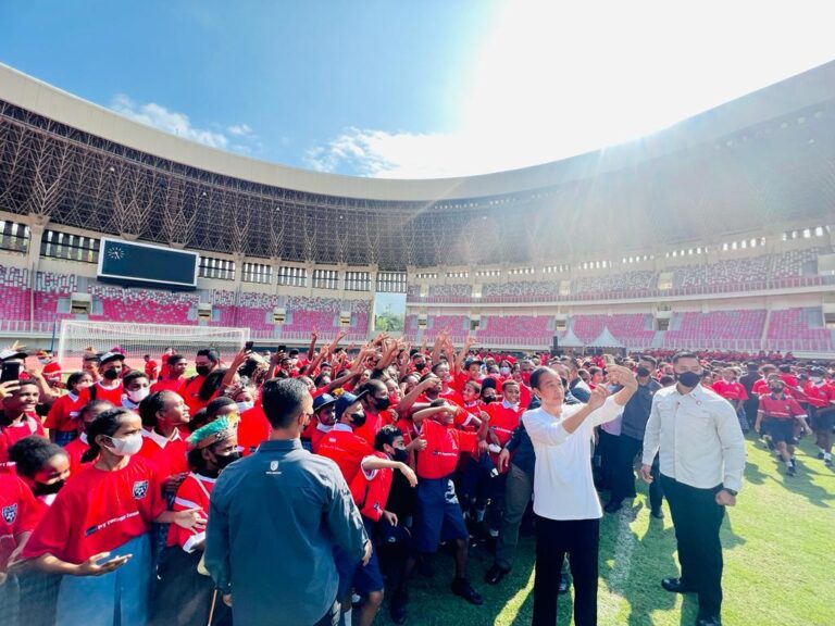 Presiden Jokowi Luncurkan Papua Football Academy (PFA)