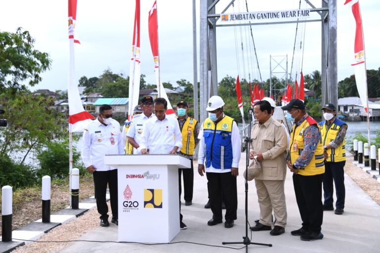 Jembatan Gantung Wear Fair Diresmikan  Presiden