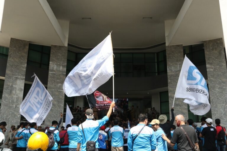 Demo Serikat Pekerja Nasional Tolak Kenaikan Harga BBM