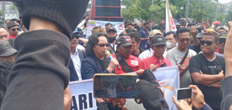 Demo Wartawan Tuntut Penjarakan dan Pecat Oknum Pejabat Pemkab Karawang