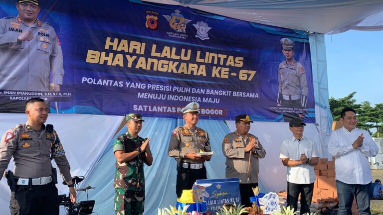 Sambut Hut Polantas Ke-67, Kapolres Bogor Gelar Senam Bersama dan Baksos di Car Free Day Pakansari