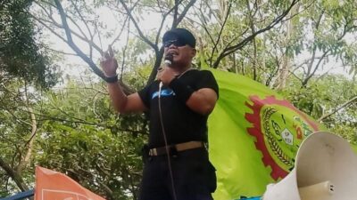 Aliansi Buruh Bekasi Melawan teriak 4 Tuntutan di Kantor Bupati Kabupaten Bekasi