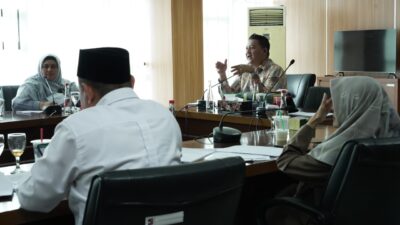Pansus Raperda Perlindungan dan Pencegahan Dampak Pinjol Gelar Raker Bersama Tenaga Ahli
