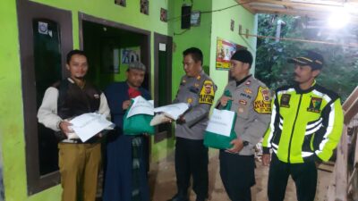 Korban Tanah Longsor Terima Bantuan dari Polsek Megamendung