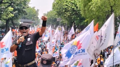 Ribuan Massa Buruh Aksi Unjuk Rasa ke Istana Negara, Balas Kejahatan Pengusaha Hitam dengan MOGOK NASIONAL !!!