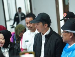 Mensos Risma dan Dedie Datangi Longsor Kebon Kalapa Kota Bogor “Kita Pastikan Warga Aman Dulu”
