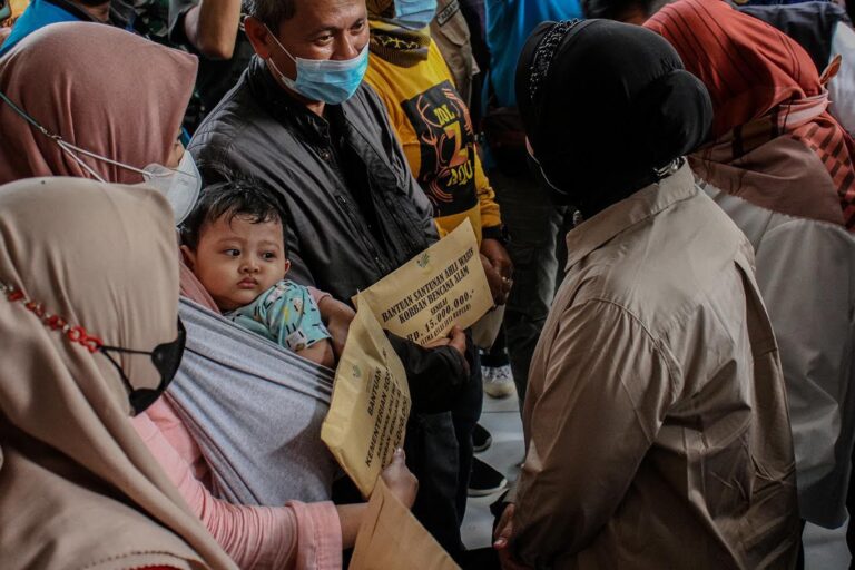 Mensos Santuni Korban Tanah Longsor di Bogor Tengah, Bima Arya Sampaikan Soal Solusi
