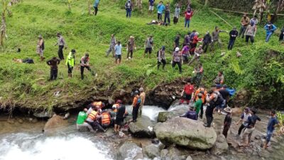 Akhirnya Empat Pelajar Korban Hanyut di Curug Cikembar Ditemukan di Kampung Batu Kasur Cisarua