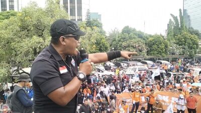 Ribuan Massa Aksi KSPI dan Partai BURUH, Tuntut Presiden Pecat Mentri Tenaga Kerja Sekarang Juga !!!