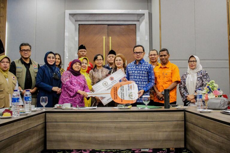 Komisi VIII Berikan Mobil Dapur Umum Lapangan kepada BPBD Kota Bogor