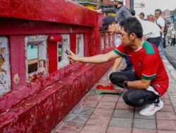 Setelah 8 Tahun Jembatan Merah Kembali di Cat Gotong Royong Pemkot dan Warga