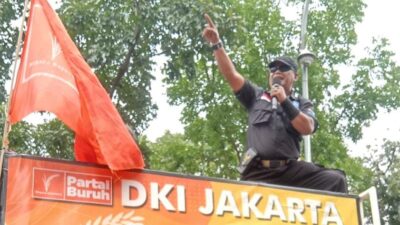 Ratusan Massa KSPI dan PARTAI BURUH DKI Jakarta : NAIKKAN UMP 13% atau MOGOK NASIONAL !!!