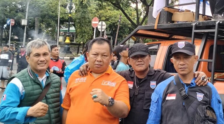 Massa KSPI dan Partai Buruh Bogor Tuntut Bupati Naikkan UMK 13% atau MOGOK NASIONAL