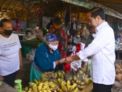 Presiden Kunjungi Pasar Malang Jiwan Colomadu, Bagikan BLT dan Cek Harga Komoditas