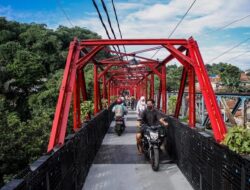 Warga Sambut Gembira Jembatan Ledeng, Kini Bisa Dilintasi Kembali