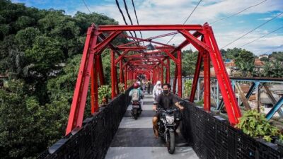 Warga Sambut Gembira Jembatan Ledeng, Kini Bisa Dilintasi Kembali