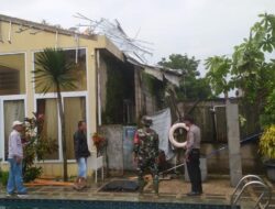 Angin Puting Beliung Terjang Sejumlah Atap Rumah Warga Ciampea Bogor Hingga Tumbangkan Pepohonan