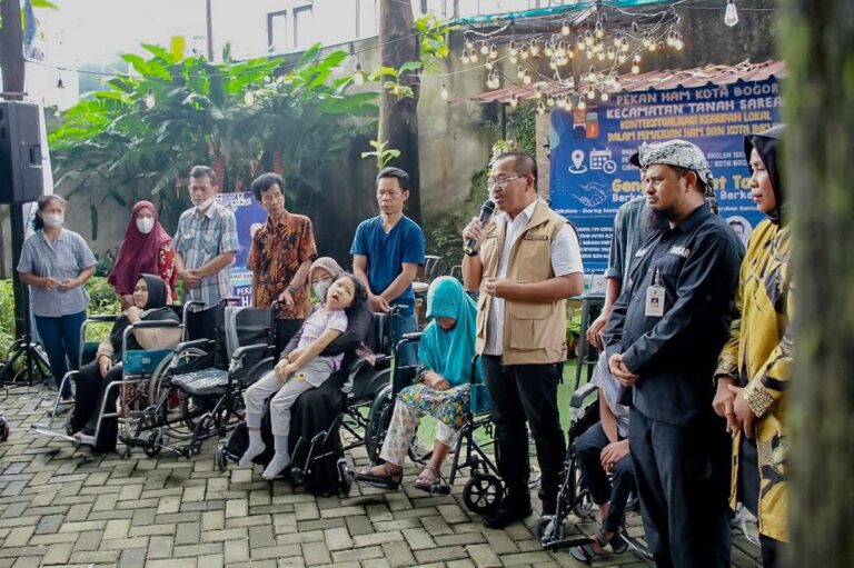 Pekan HAM di Tanah Sareal, Gelar Beragam Seni Tradisi dan Salurkan Kursi Roda