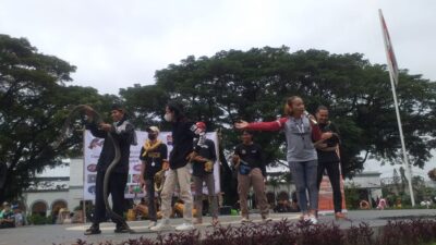 Pecinta Binatang Reptil Warnai Peringatan Hari Pencak Silat Internasional di Alun-alun Kota Bogor