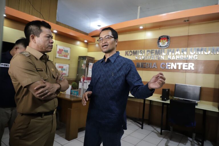 Bupati Bandung Kunjungi Bawaslu dan KPU, Siapkan Rp 50 miliar Untuk Tahap Awal