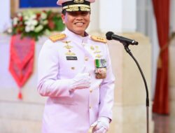 Presiden Lantik Muhammad Ali sebagai KSAL di Istana Negara